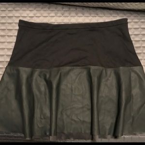 Express vegan mini skirt